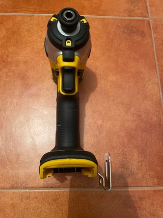 Atornillador de impacto Dewalt DCF887