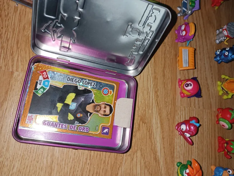 Lote mandos PS + figuras y cromos afbeelding 8