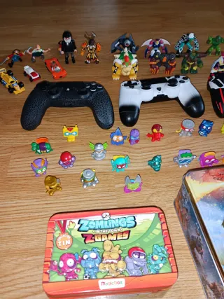 Lote mandos PS + figuras y cromos