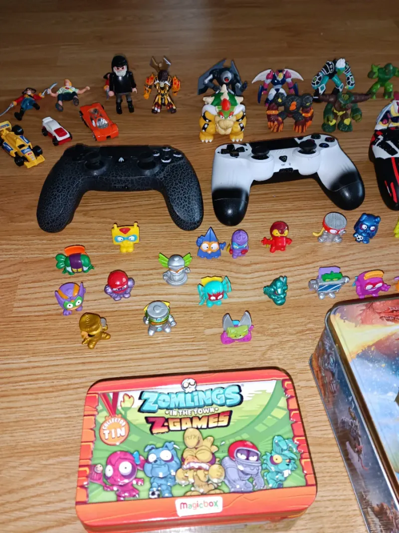 Lote mandos PS + figuras y cromos afbeelding 10