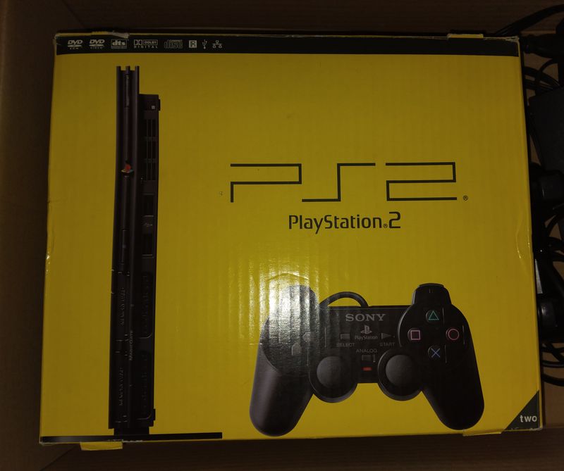 Consola Playstation 2 Slim y juegos en lote afbeelding 4