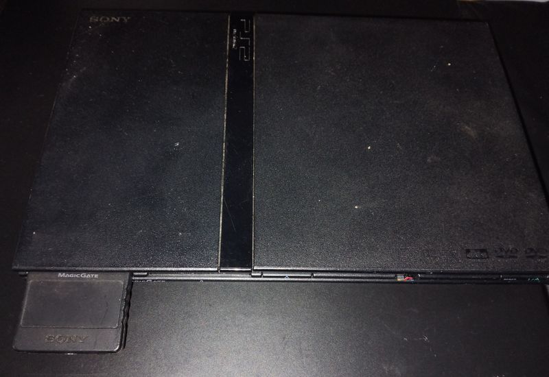 Consola Playstation 2 Slim y juegos en lote afbeelding 2