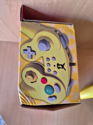 Mando Hori Pikachu Clásico Nintendo Switch