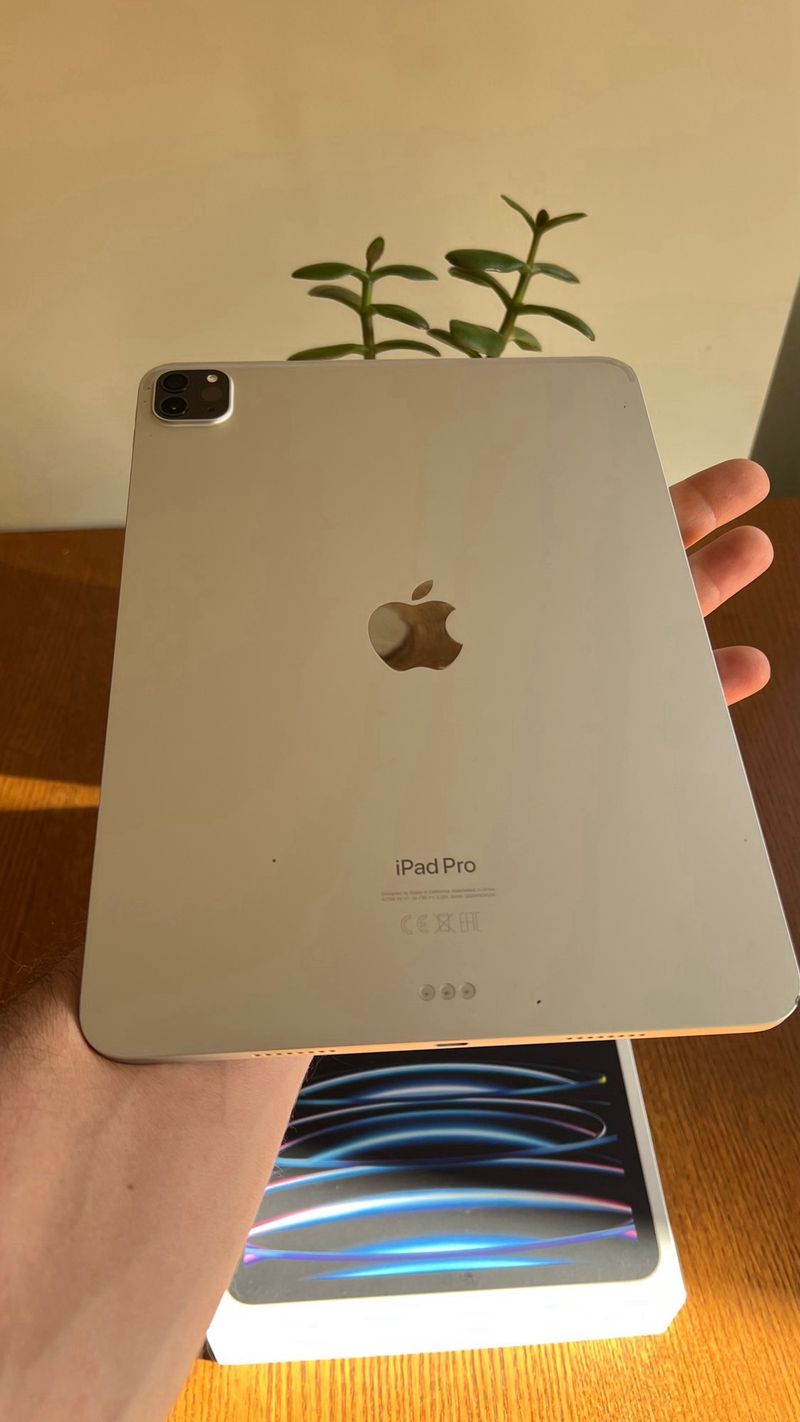 iPad Pro 11 4ª gen m2 + Magic Keyboard afbeelding 3