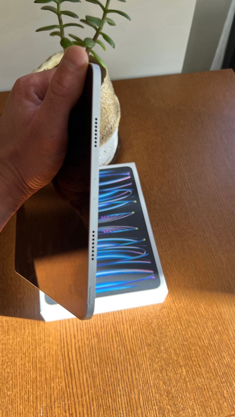 iPad Pro 11 4ª gen m2 + Magic Keyboard afbeelding 4