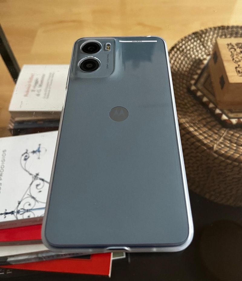 Smartphone Motorola E15 64GB NUEVO con funda