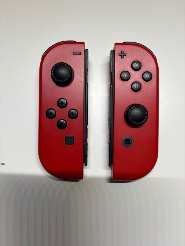 Joycons Nintendo Switch Rojos + Joycons blancos