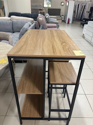 Mesa alta con estantes y 2 taburetes