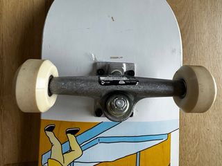 Tabla de skate Decathlon diseño urbano