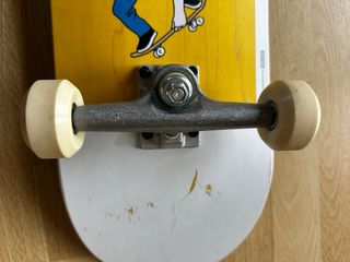 Tabla de skate Decathlon diseño urbano