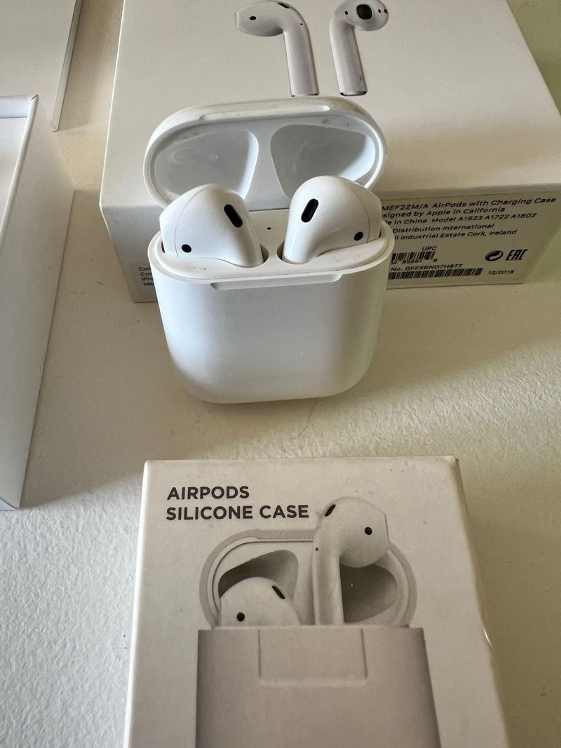 Airpods 1ª Gen + Funda Silicona afbeelding 2