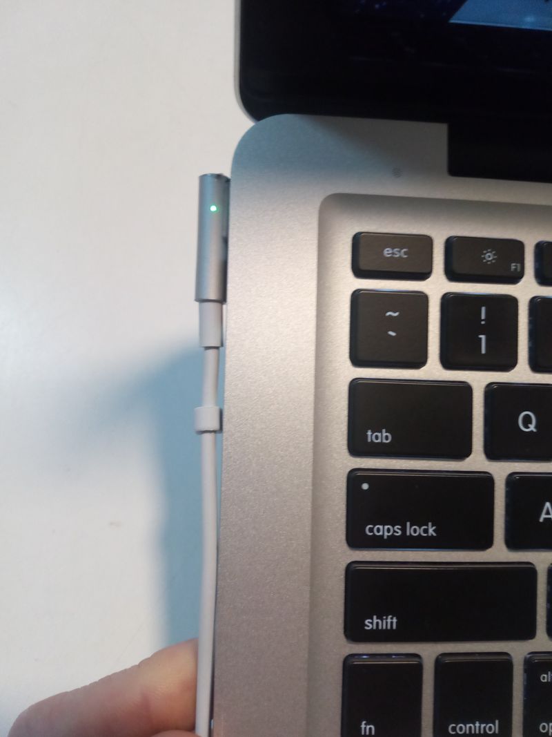 MacBook Pro 13 Core i5 4GB RAM SSD 256GB afbeelding 2