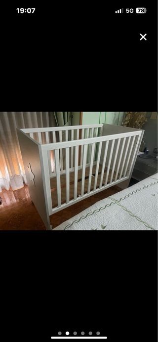 Cuna de bebé blanca con estrella