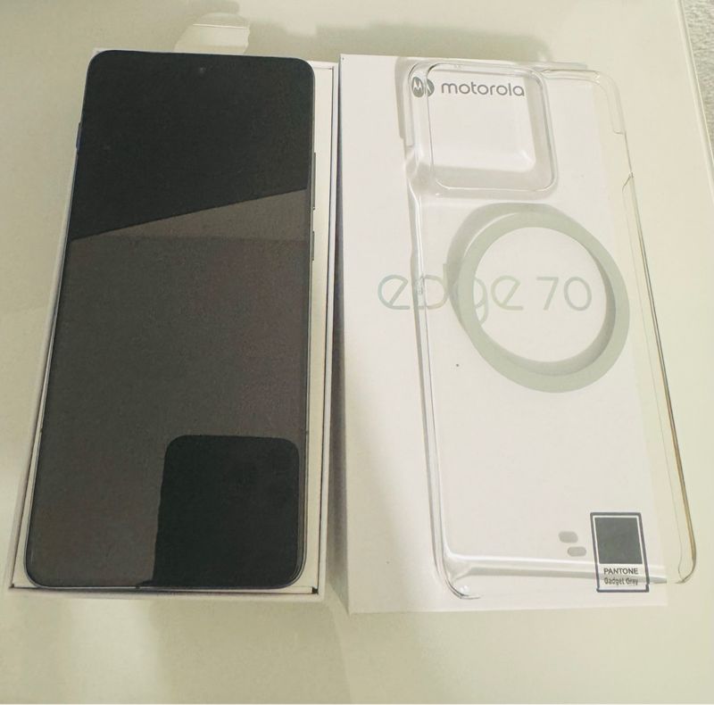 Motorola Edge 70 Negro/Gris + Funda