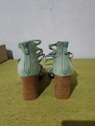 Sandalias de tacón verdes