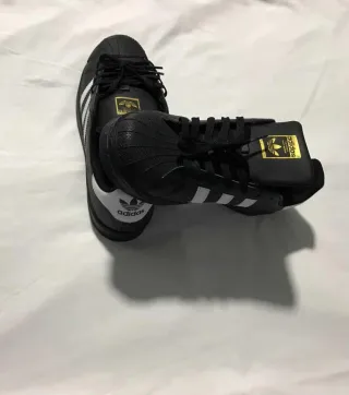 Adidas Superstar Zapatillas Negras y Blancas