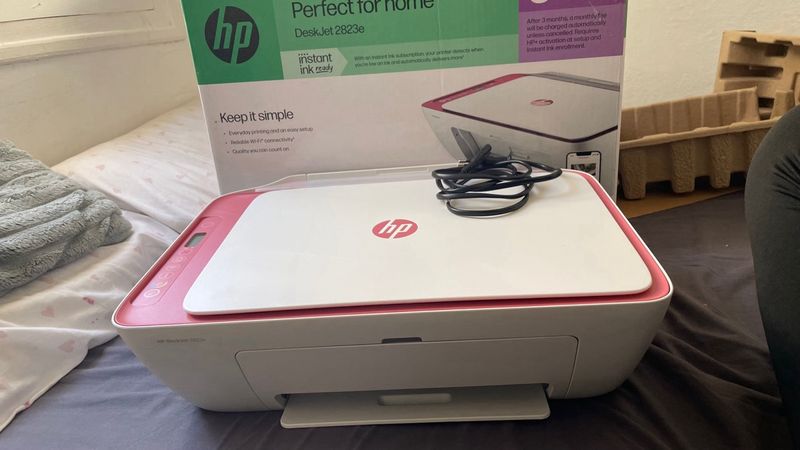 Impresora HP DeskJet 2823e Rosa/Blanca afbeelding 2