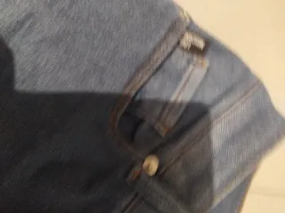 Jeans donna moschino con cuore alla caviglia .