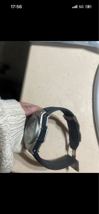 Reloj de chico plateado y negro