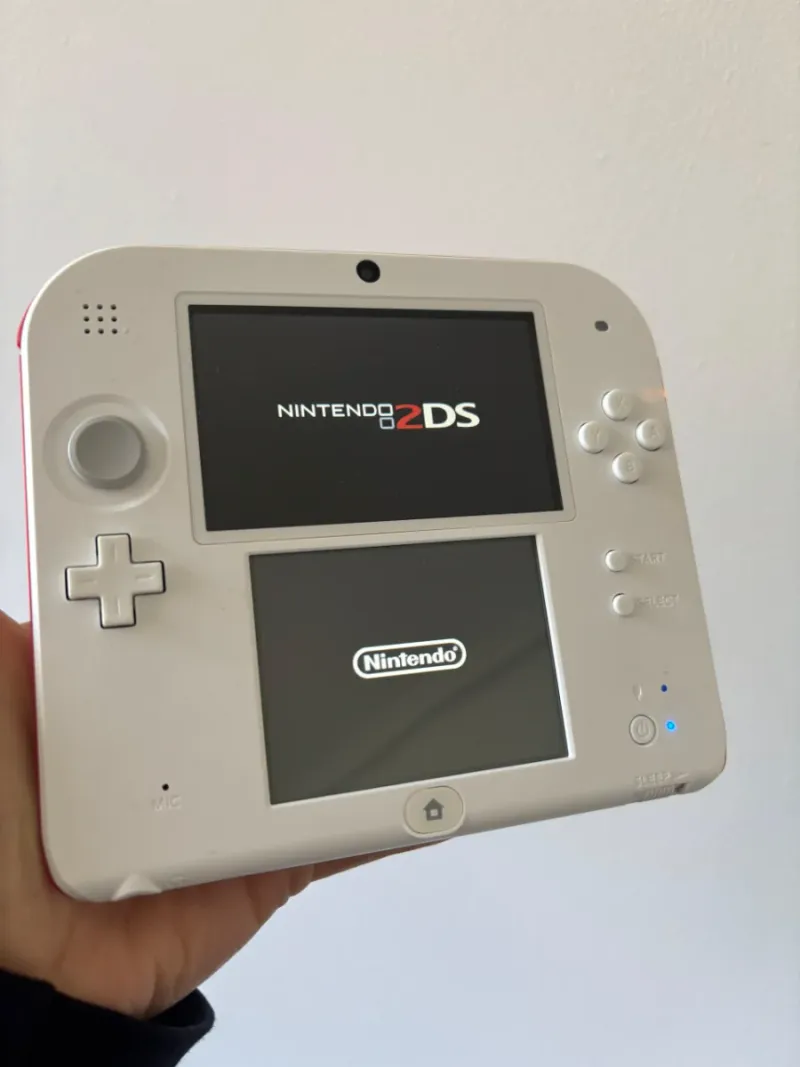 Nintendo 2DS Roja y Blanca afbeelding 2