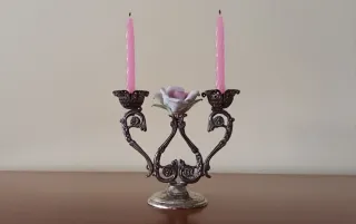 Piccolo candelabro vintage in stile floreale