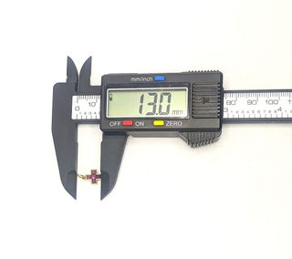 Colgante Cruz de oro 18k con piedra, 0.95 g.