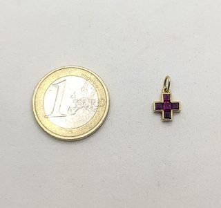 Colgante Cruz de oro 18k con piedra, 0.95 g.