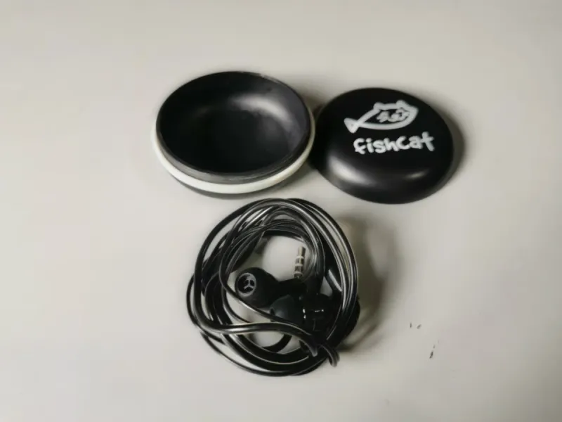 Auriculares Fishcat negros con funda