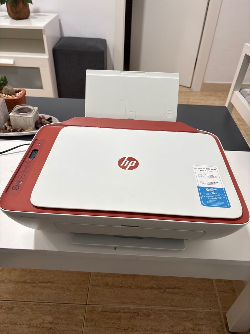 Impresora HP Todo en Uno Roja y Blanca