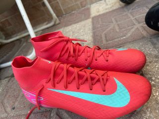 Botas de fútbol Nike rojas