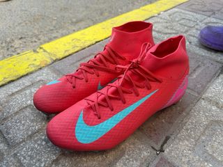 Botas de fútbol Nike rojas