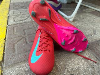 Botas de fútbol Nike rojas