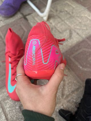 Botas de fútbol Nike rojas