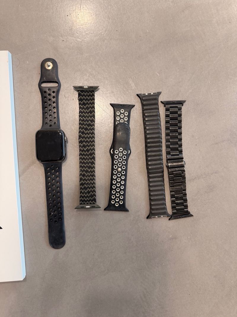 Apple Watch SE 44mm Gris Espacial afbeelding 4