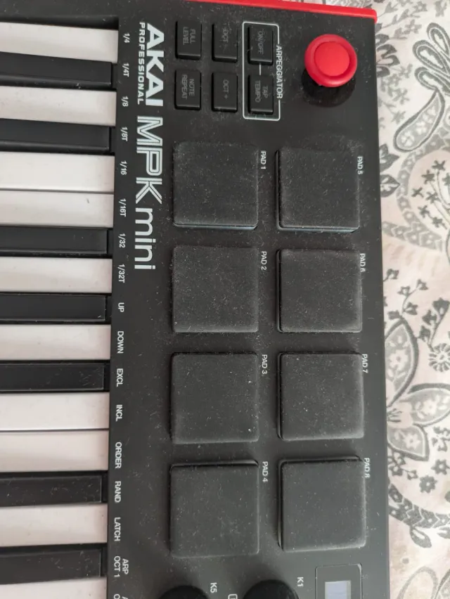 Controlador Akai MPK Mini MK3