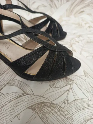 Sandalias de tacón negras con brillos