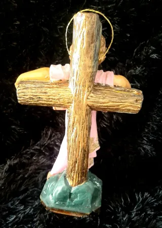 Niño Jesús en Cruz Olot Ojos Cristal