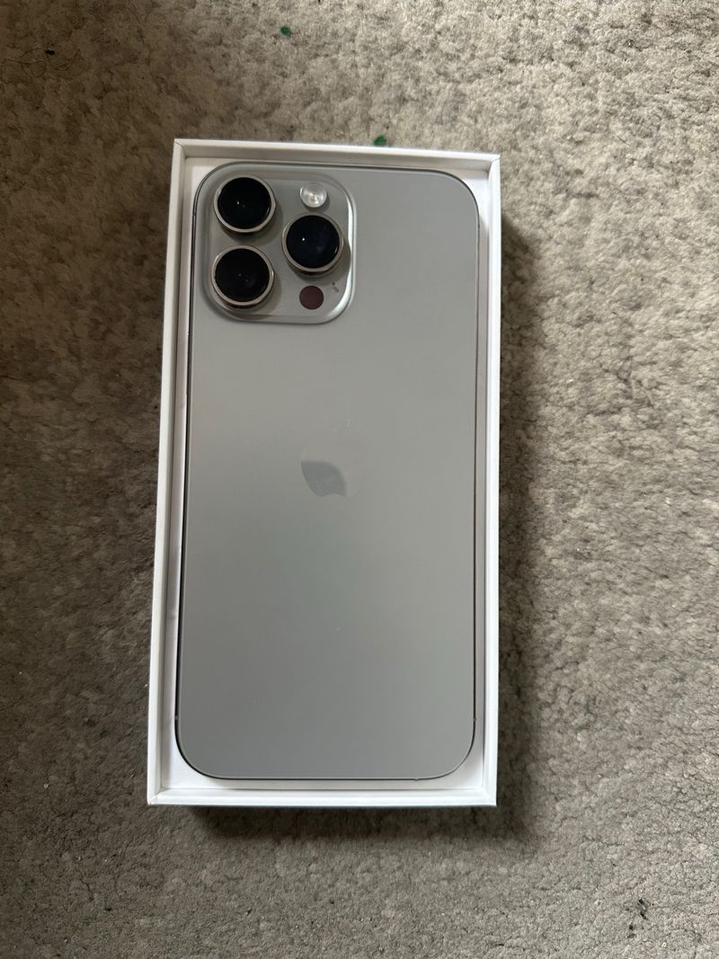 iPhone 16 Pro Max Plata