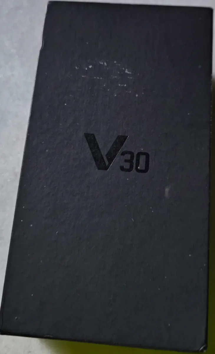 Caja LG V30 vacía.