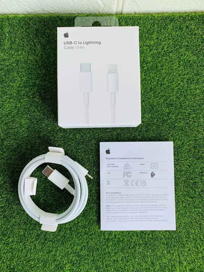 Lote Adaptador iPhone 20w/MagSafe 15w/Cable lightn afbeelding 4