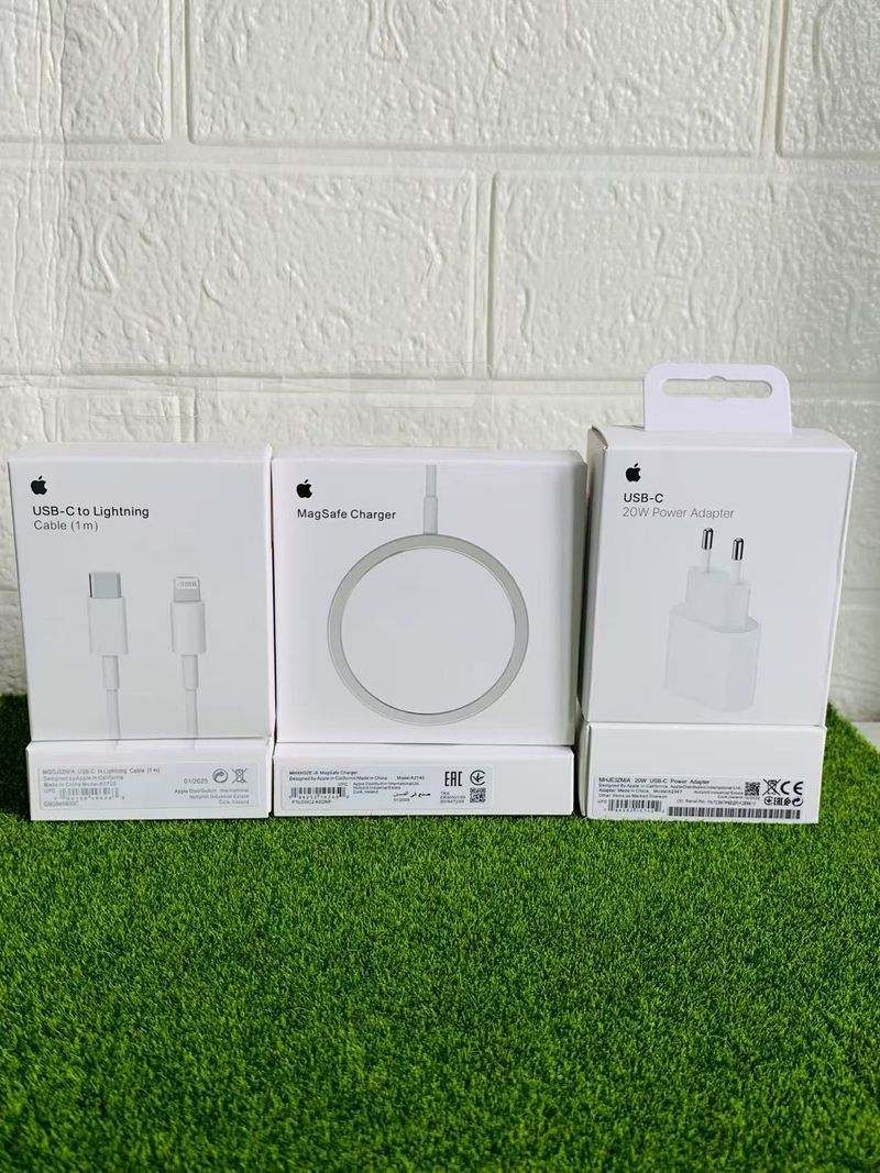 Lote Adaptador iPhone 20w/MagSafe 15w/Cable lightn afbeelding 2
