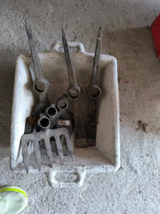 Conjunto de picos y rastrillas