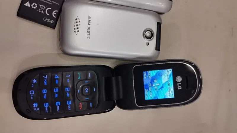 Lote de 3 teléfonos Majestic, LG, Alcatel afbeelding 2