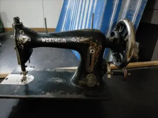 Máquina de coser Wertheim antigua