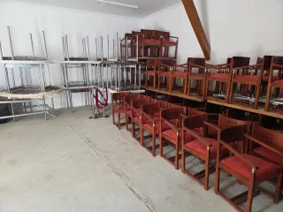 Mesas y Sillas de Madera y Metal