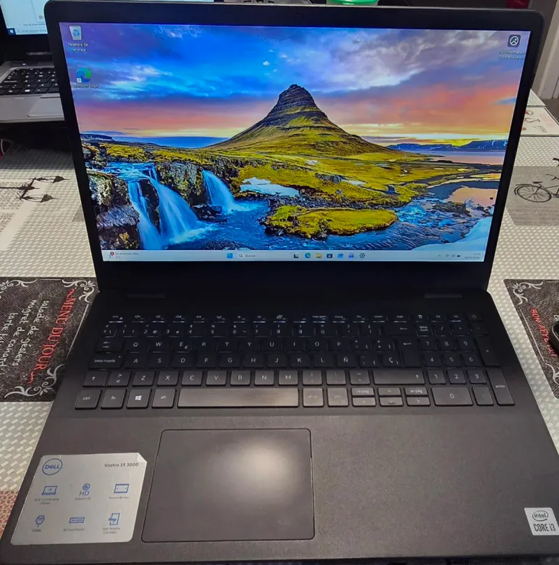 Portátil Dell Vostro 15 3000 I3 10°gen