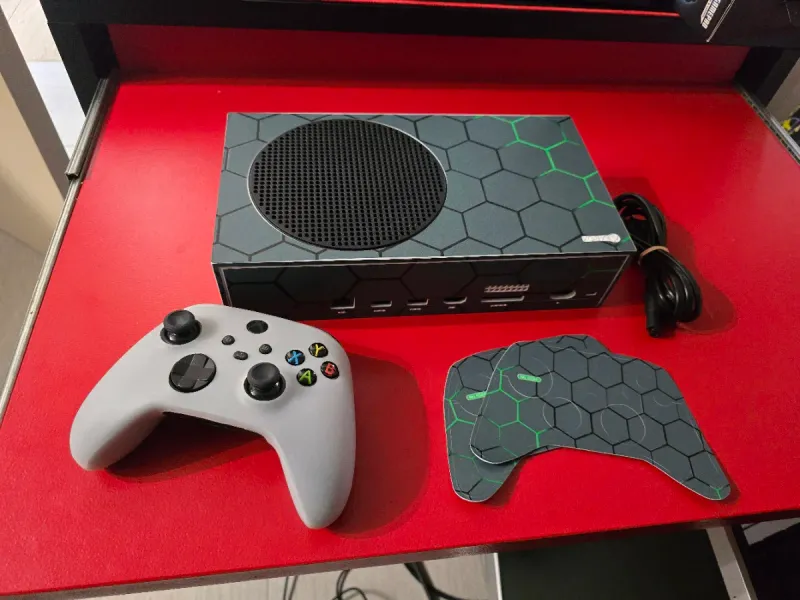 Xbox Series S + Mando Vinilada