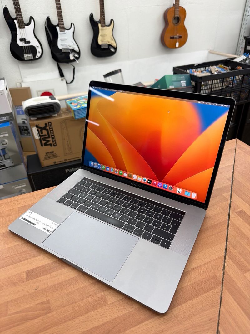 MacBook Pro 2017 15” i7 16GB RAM 256GB SSD afbeelding 3