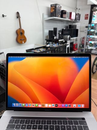 MacBook Pro 2017 15” i7 16GB RAM 256GB SSD
