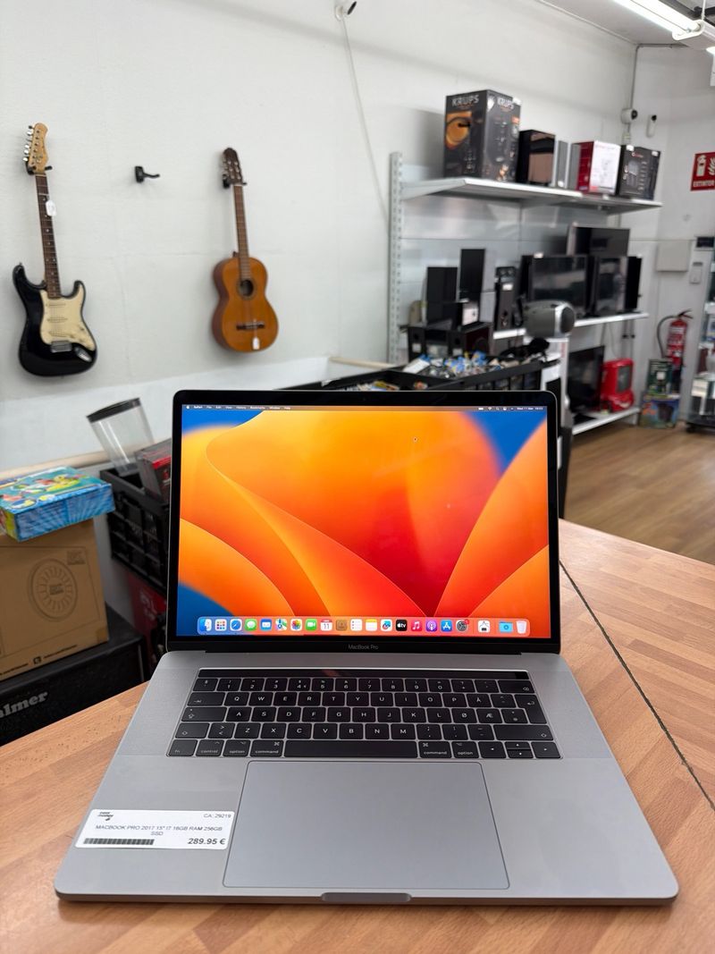 MacBook Pro 2017 15” i7 16GB RAM 256GB SSD afbeelding 2